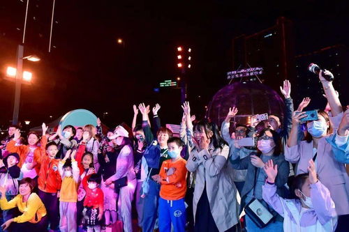 BENI在舞台上表演