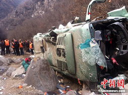 悲剧背后的反思：男生坠化粪池遇难，分管副校长被免职引发深思