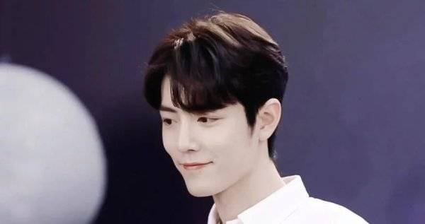 肖战身上痒就去洗澡？粉丝热议背后的暖心日常