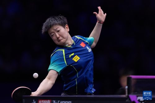 孙颖莎连续扛住男对手三板倒地爆冲，网友：这实力太硬了！