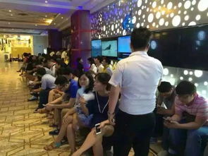 五一期间热门餐厅排长队等候用餐