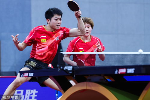 林诗栋和蒯曼在颁奖台上