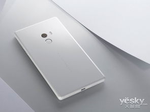 小米 YU7 汽车全新配色「钛金属色」亮相：车身表面增加大颗粒金属铝粉