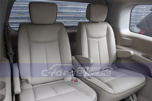 小米YU7内饰豪华座椅与中控屏幕展示