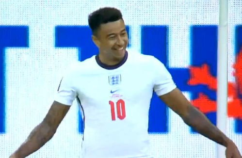 C罗远射破门庆祝动作