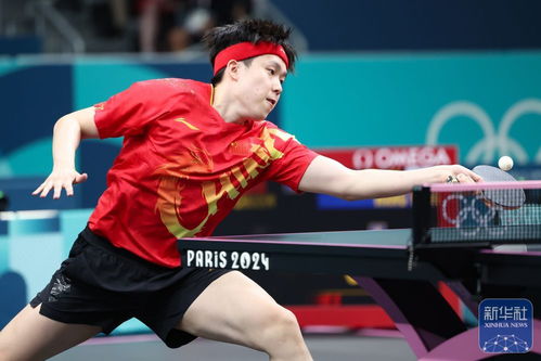 王楚钦在比赛中专注回球