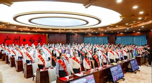 民营科技企业研发中心团队讨论场景