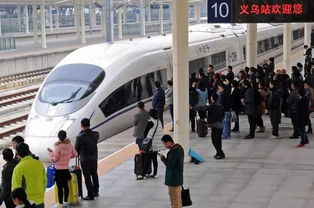 高铁站台乘客匆忙奔跑瞬间