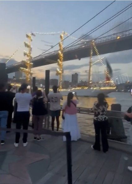 墨西哥海军撞桥事故现场图