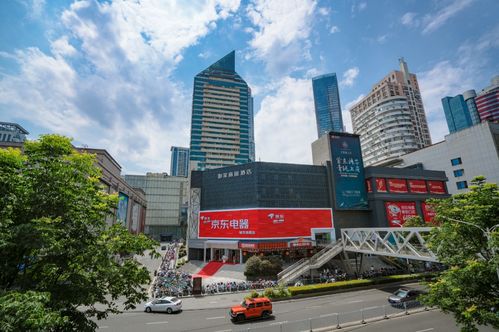 北京新街口百货：品牌与潮流的聚集地