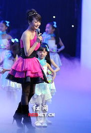 曹颖在家中做康复锻炼