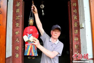 李大富爷爷表演提阳戏