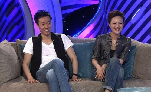 辛柏青飞往哈尔滨陪伴朱媛媛拍戏的机场照片