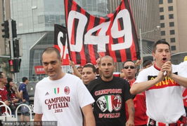 球迷在海外球场为中国队加油