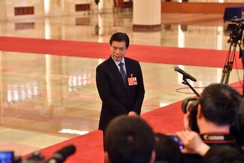 视频丨美商务部长坦言：关税让特朗普和我都痛苦，美国民众却成了买单人