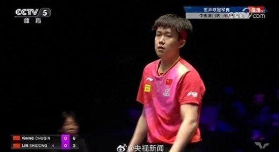 王楚钦与林诗栋庆祝夺冠瞬间