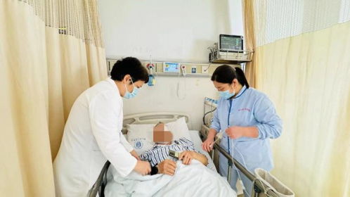 病人在医院病床上接受护理