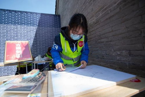 古建维修工人正在作业