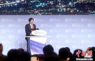 雷军在发布会上演讲场景