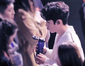 易烊千玺与朱一龙在片场对戏