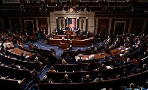 白宫会议室内不同人物的表情对比