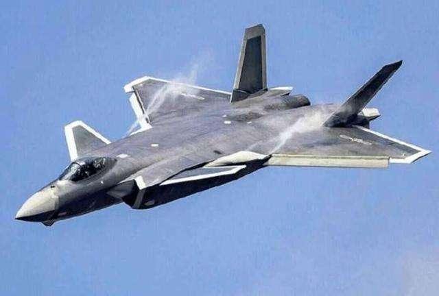 歼-20真的是放大版的歼-10吗？真相远比你想得更复杂！