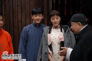 郑晓龙与演员在片场交流