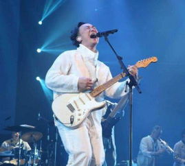 陈奕迅在舞台激情演唱