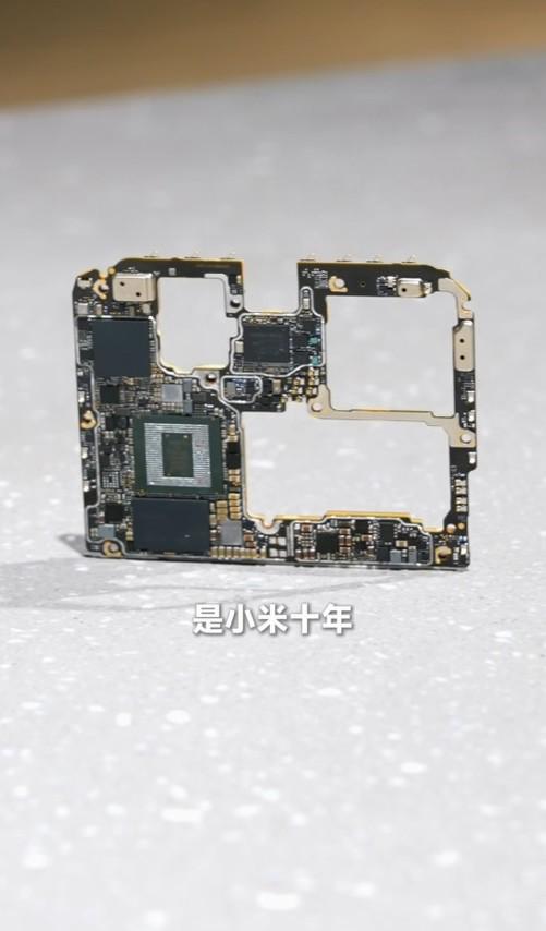 雷军：别指望自研芯片上来就碾压苹果，小米玄戒O1量产背后的真实故事