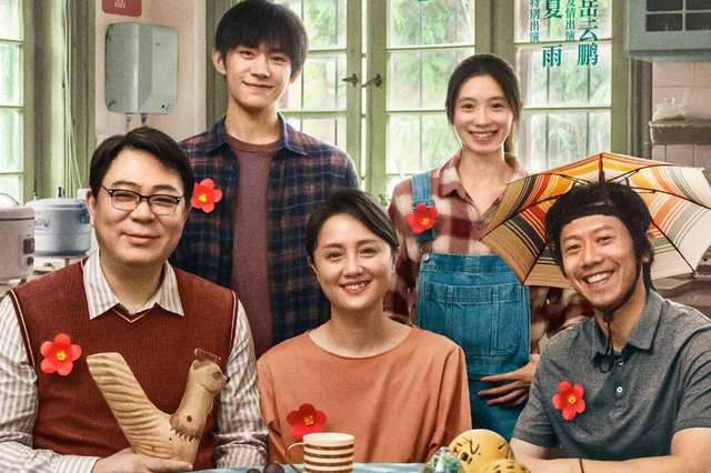 朱媛媛与易烊千玺在《送你一朵小红花》剧照