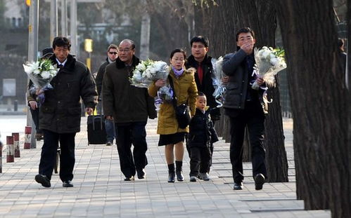 民众献花悼念遇难者