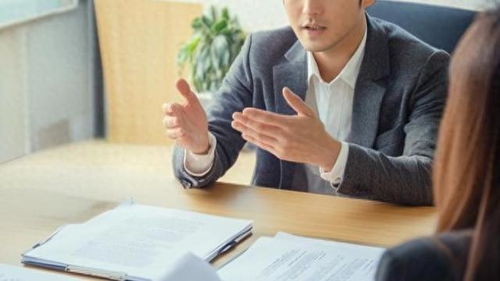 奇葩招聘背后，到底是谁在‘选妃’？——从硕士扫地到星座限制，职场怪象何时休