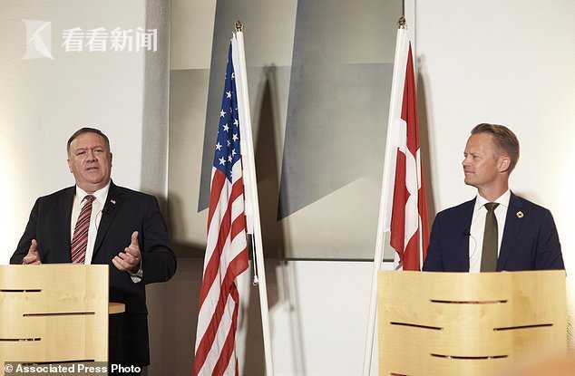 丹麦外交大臣与中国官员握手