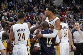 步行者队主教练庆祝胜利