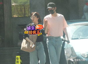 金晨与黄轩红毯合照旧照