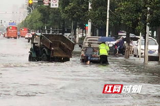 湖南省常德市暴雨导致道路积水严重