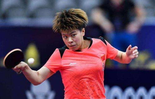 王艺迪在场边接受教练指导