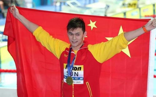 孙杨与年轻选手互动