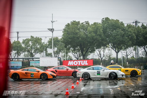 雷军在浙江国际赛车场与车主互动