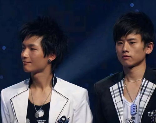 陈楚生在《歌手》节目现场深情演唱