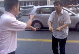 广东奔驰司机持球杆砸车被刑拘？真相曝光引热议