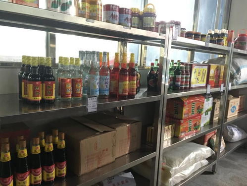 公社食堂仓库里堆放的粮食袋