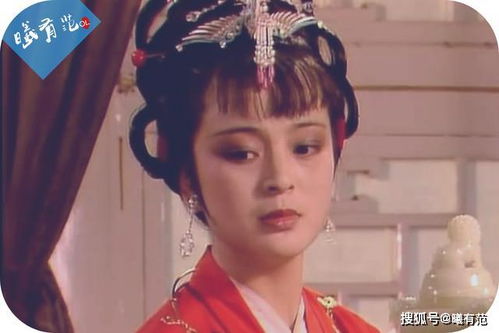 贾探春手持账本严肃处理家务的场景