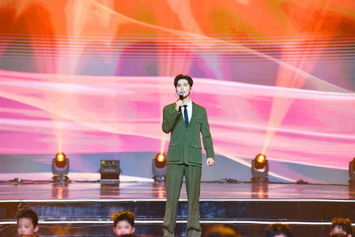 阿云嘎在活动现场演唱