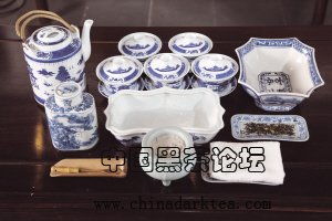 茶与酒的千年对话：从文人雅趣到现代生活