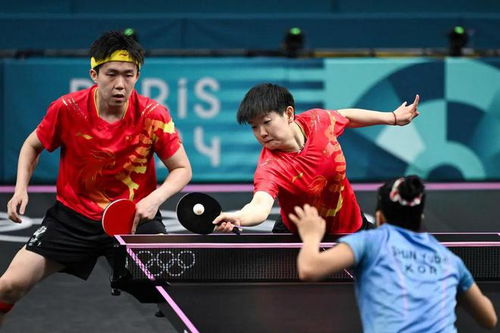 王楚钦与孙颖莎场下轻松互动