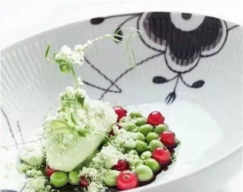 薄荷红茶搭配水果摆盘