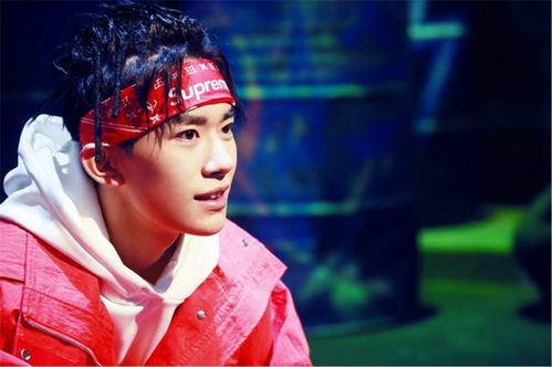 易烊千玺与舒淇在戛纳后台交流