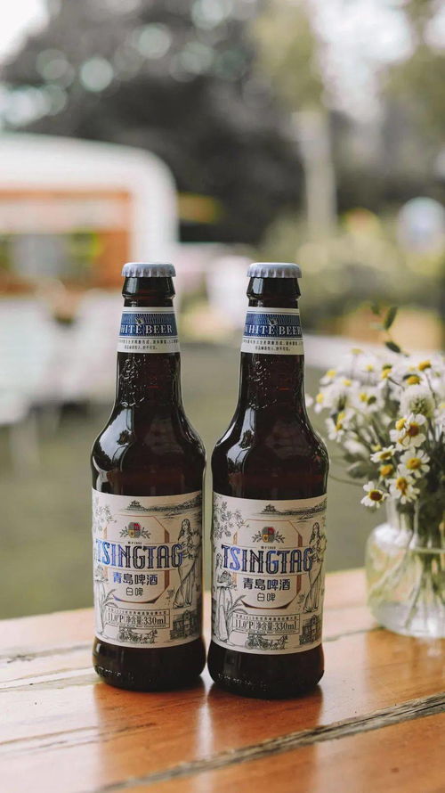 青岛白啤瓶身特写