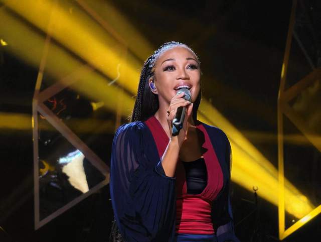 我陪看《歌手2025》首播：直播互动新玩法，音乐竞演太燃了！